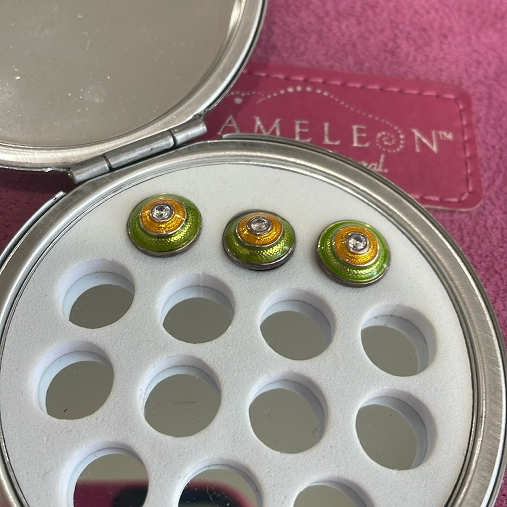 Set of three green and orange Kameleon pops EUC